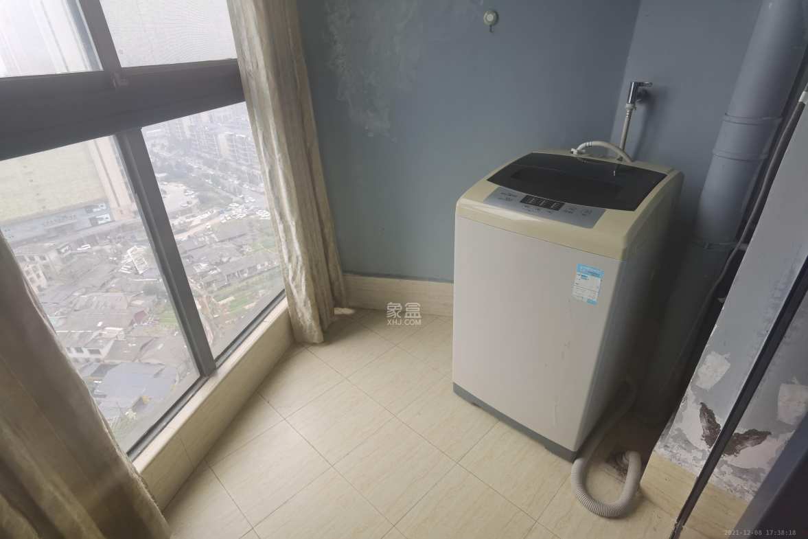 绿地中央广场  1室1厅1卫    1600.0元/月室内图