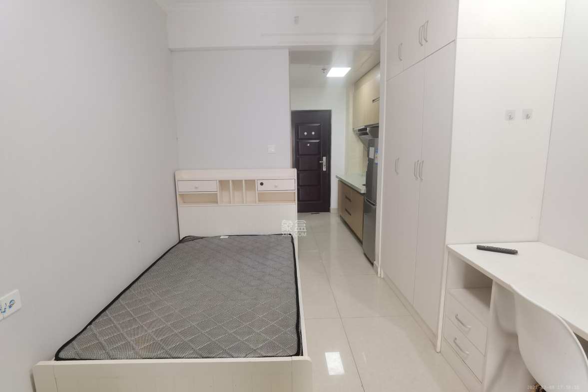 绿地中央广场  1室1厅1卫    1600.0元/月室内图