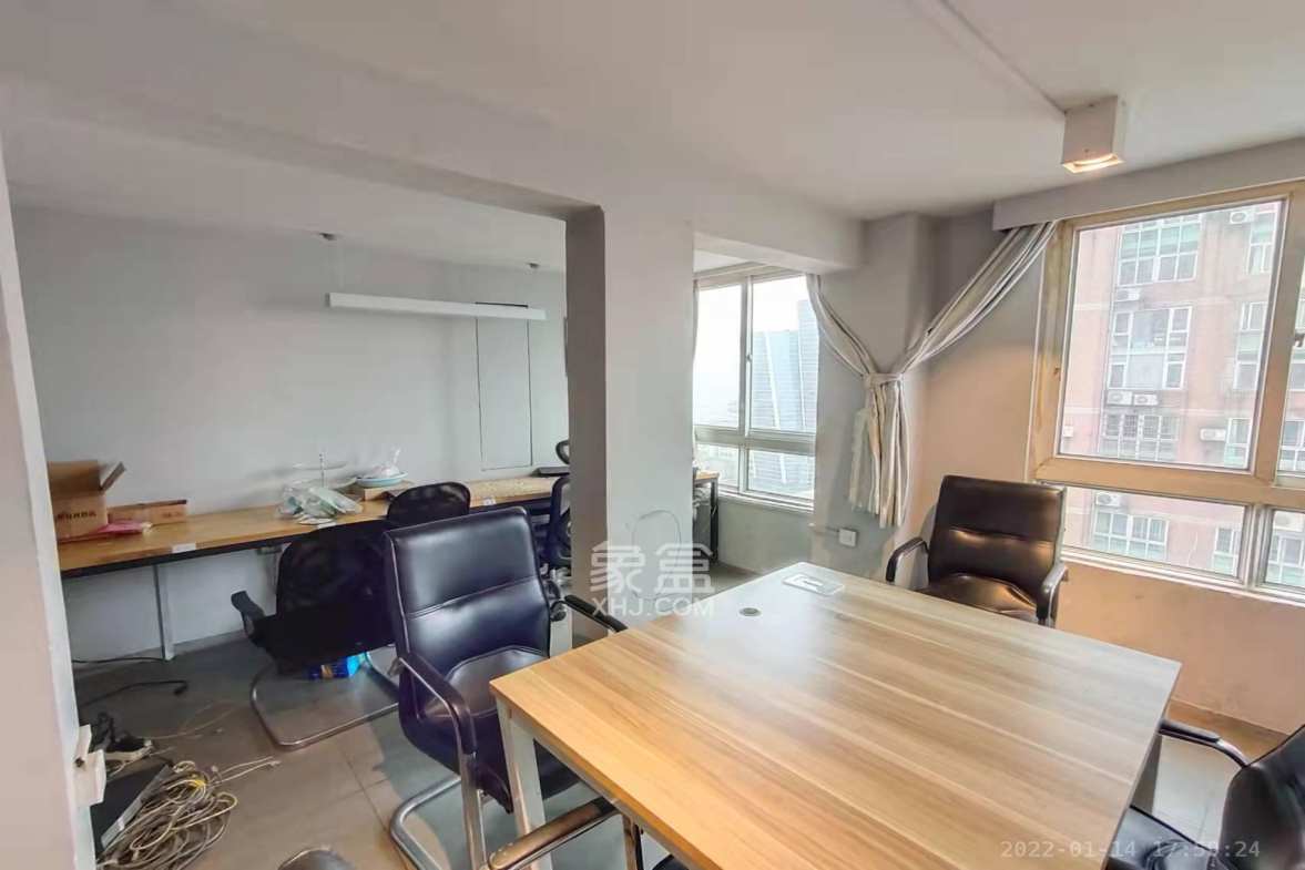 君临天厦  4室2厅1卫    4600.0元/月 君临天厦  4室2厅1卫    4600.0元/月室内图