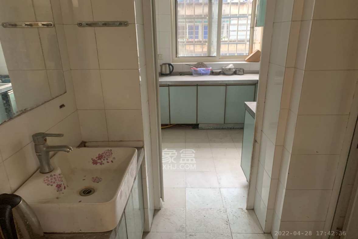 规划局小区（文明大院凤凰台062号）  4室2厅2卫    2500.0元/月室内图