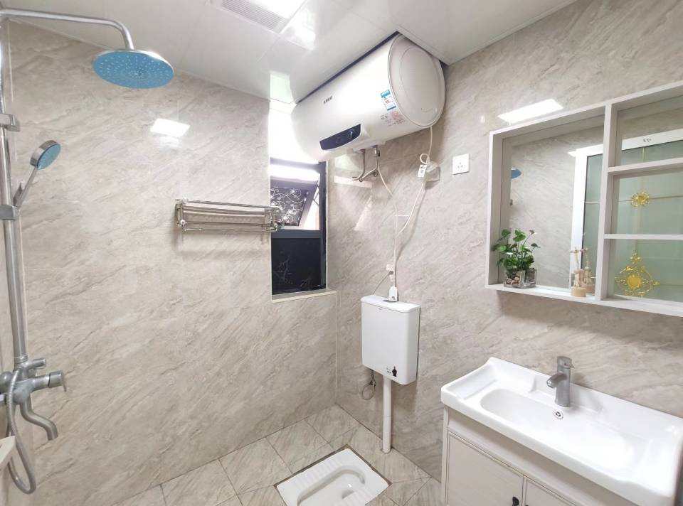 中天会展城A区  4室2厅2卫   4200.00元/月室内图1