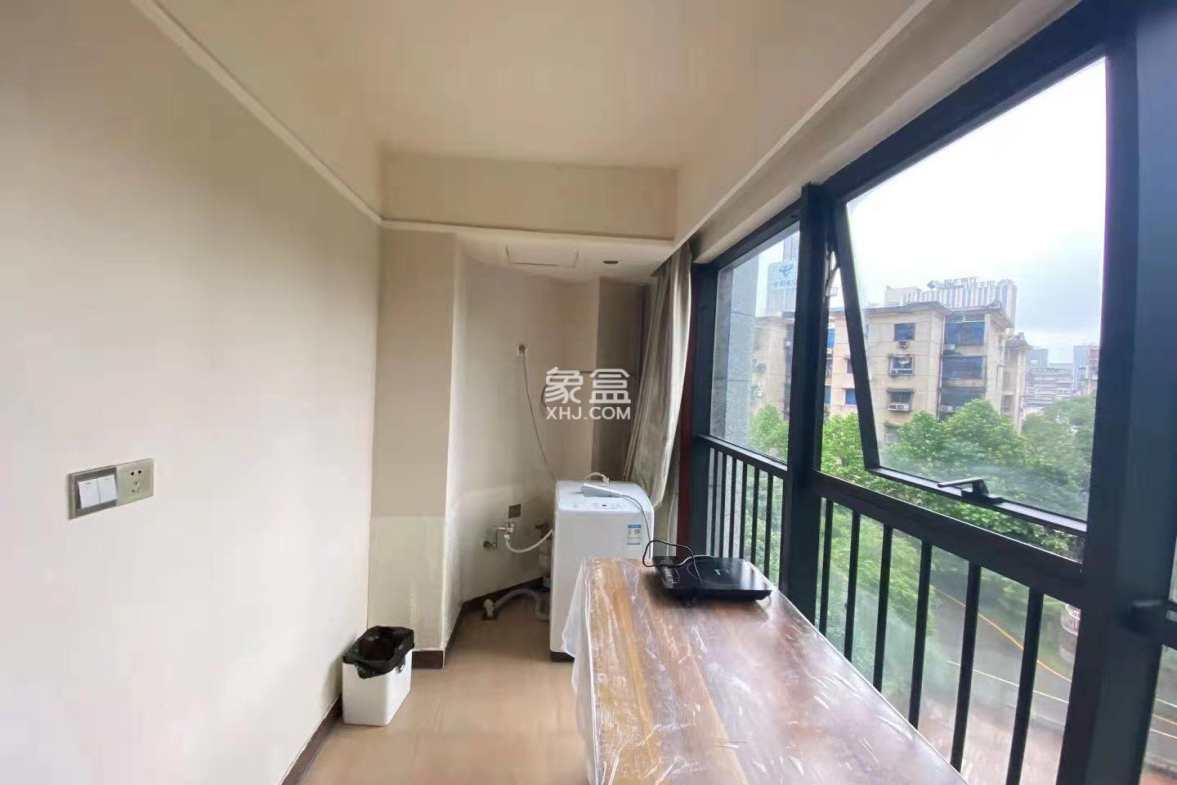 东塘瑞府  1室1厅1卫    1600.0元/月室内图1