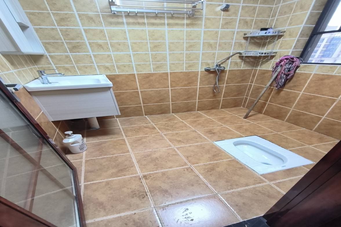 万国城（当代满庭春MOMA）三期  4室2厅2卫    600.0元/月户型图