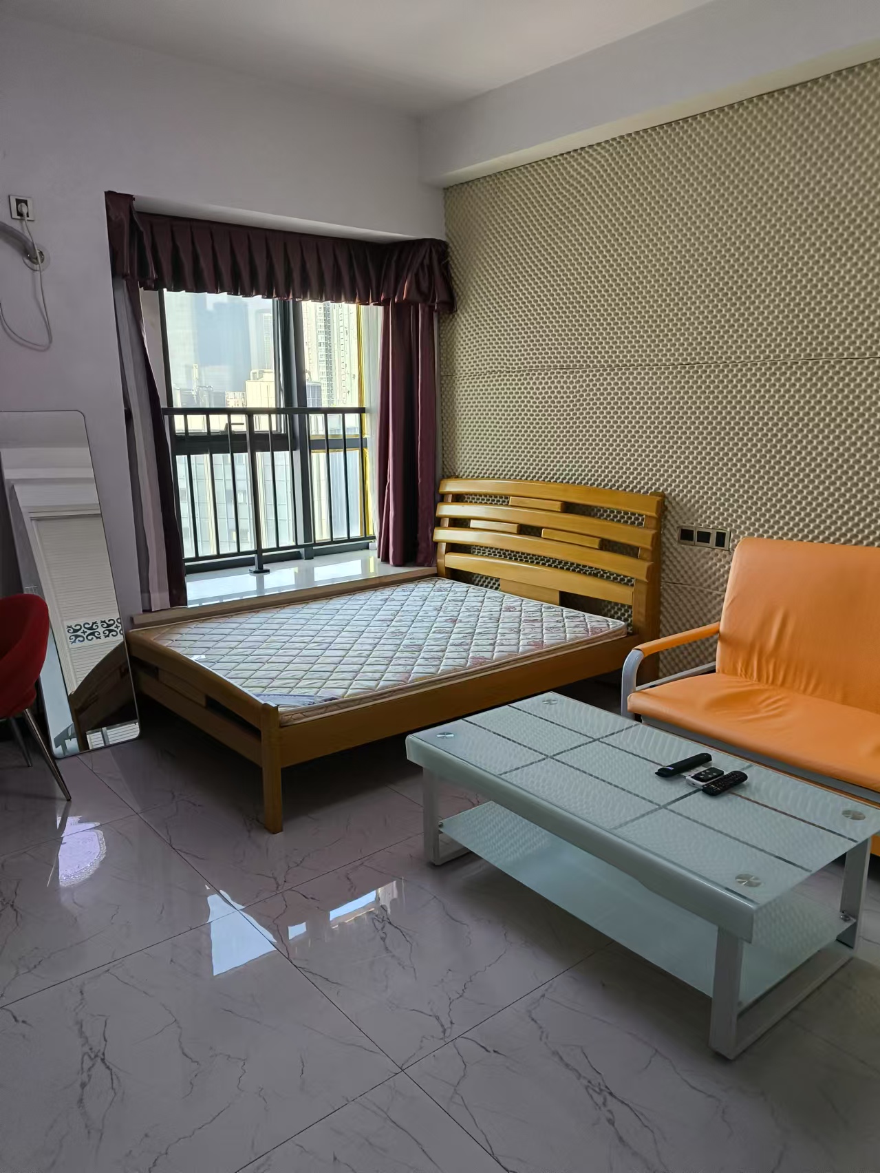 众东国际  1室1厅1卫    2000.0元/月