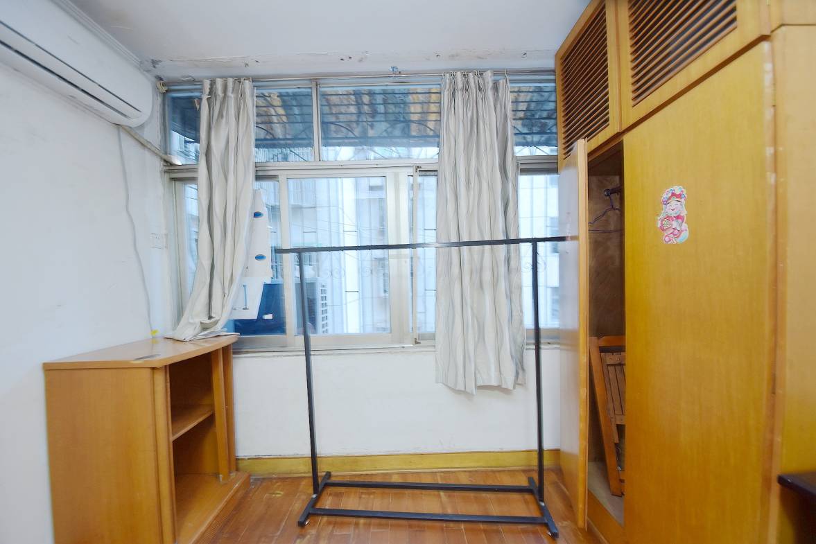 华银小区  2室2厅1卫   42.00万阳台