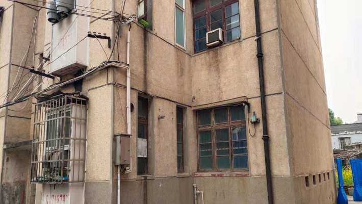 新开铺小学宿舍室内图2