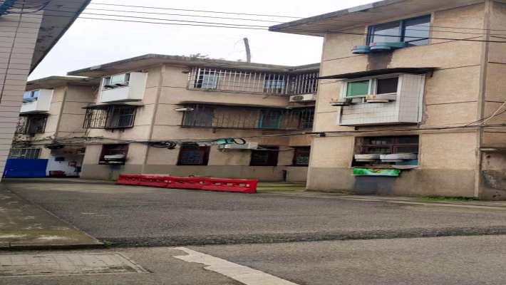 新开铺小学宿舍室内图2