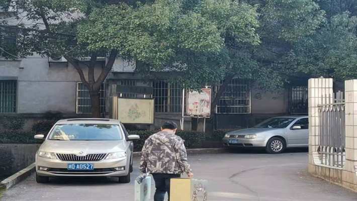 南华大学南校北门家属区室内图2