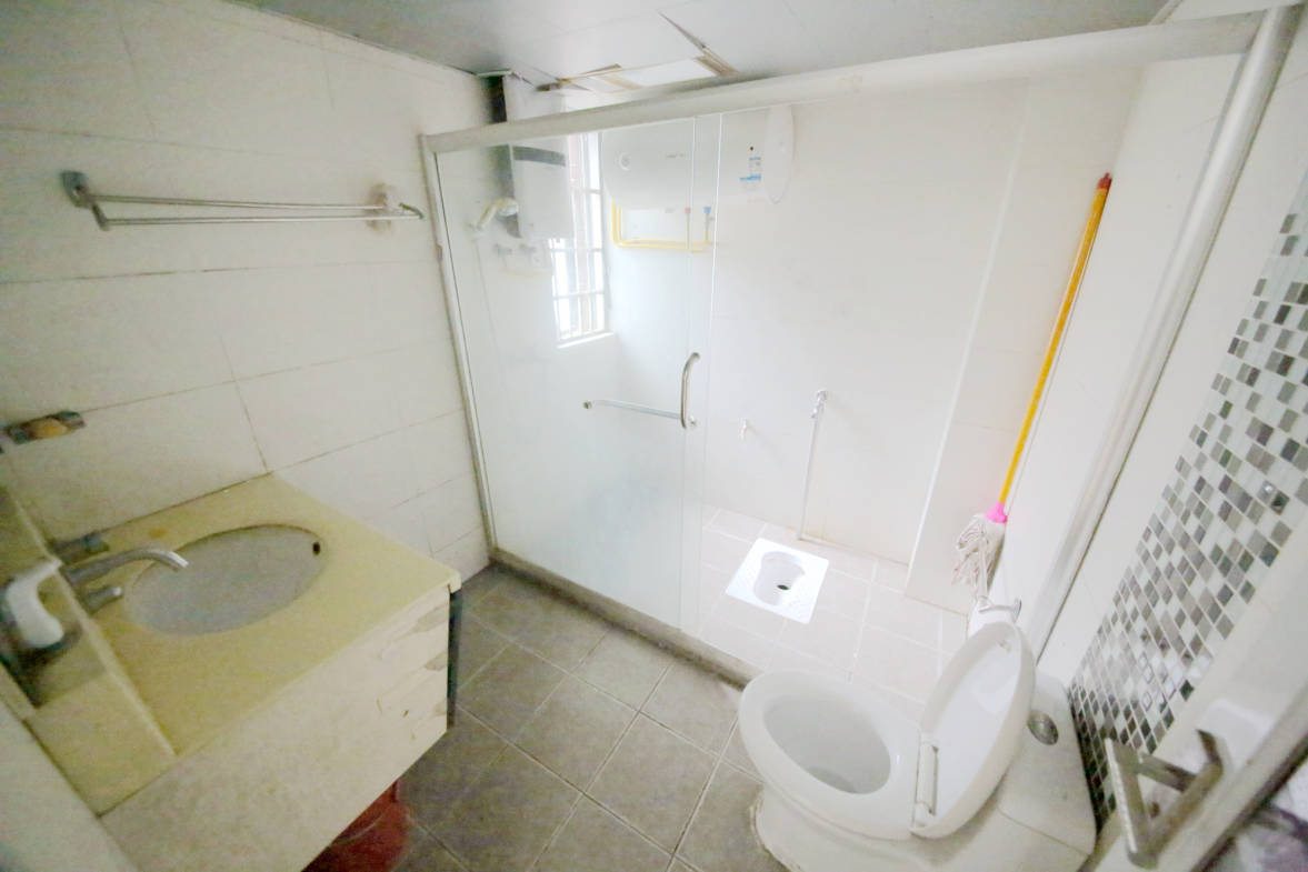 三江花中城  2室2厅1卫   75.00万卫生间