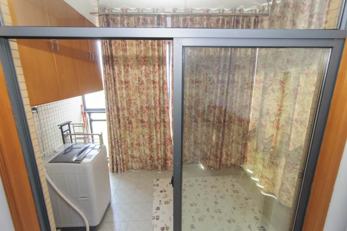 剑桥名门  2室2厅1卫    95.0万阳台