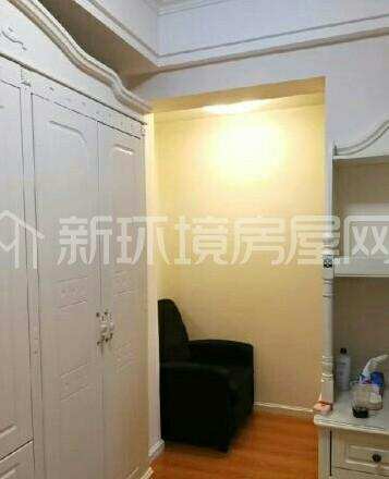 保利百合花园  5室2厅3卫    400.0万客厅