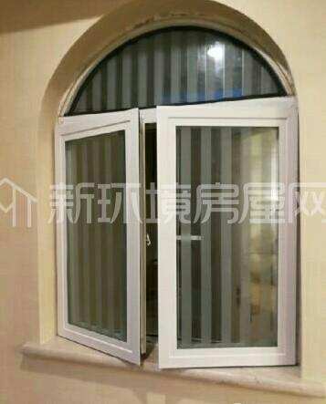 保利百合花园  5室2厅3卫    400.0万客厅