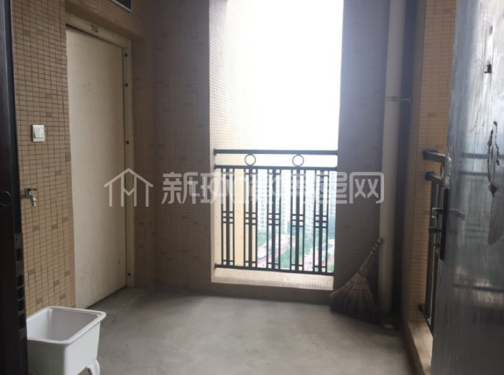 建发金沙里  4室2厅2卫   450.00万客厅