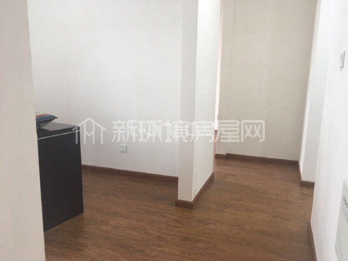 建发金沙里  4室2厅2卫   450.00万客厅