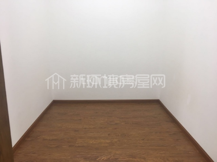 建发金沙里  4室2厅2卫   450.00万客厅