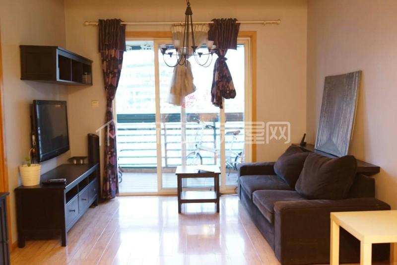 天鹅湖花园  3室1厅1卫    3300.0元/月室内图1