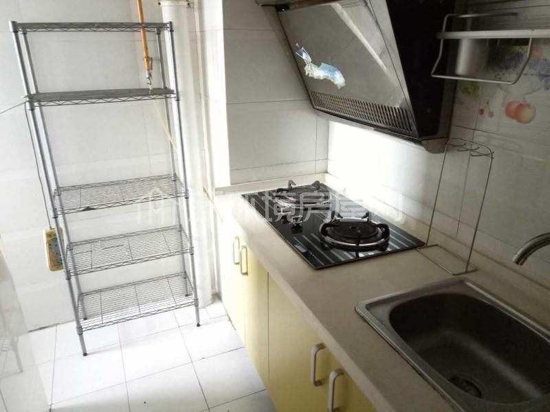 左右小区 1室1厅1卫 1400.0元/月 左右小区 1室1厅1卫 1400.0元/月室内图