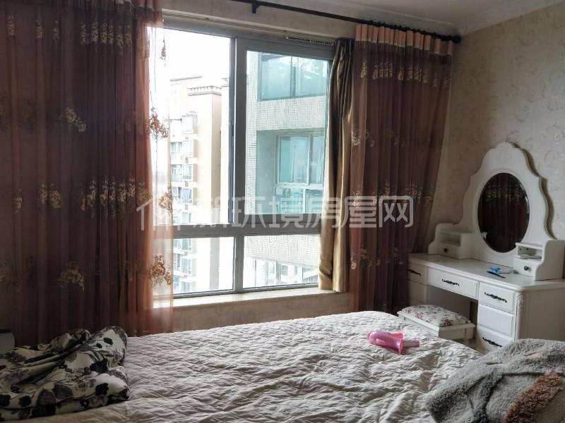 橙花风景  3室1厅2卫    3200.0元/月室内图