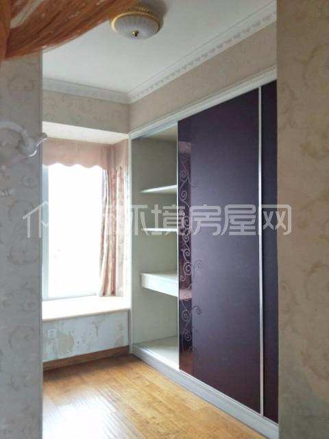 橙花风景  3室1厅2卫    3200.0元/月室内图