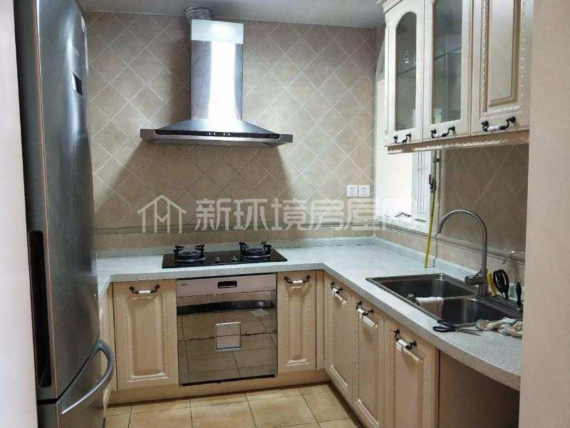 橙花风景  3室1厅2卫    3200.0元/月室内图