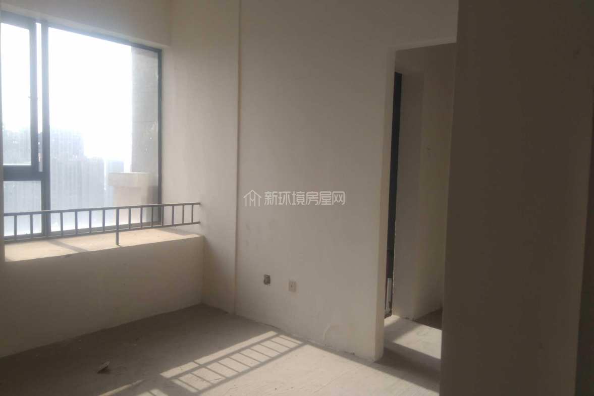 保利心语花园二期  5室2厅2卫    455.0万客厅