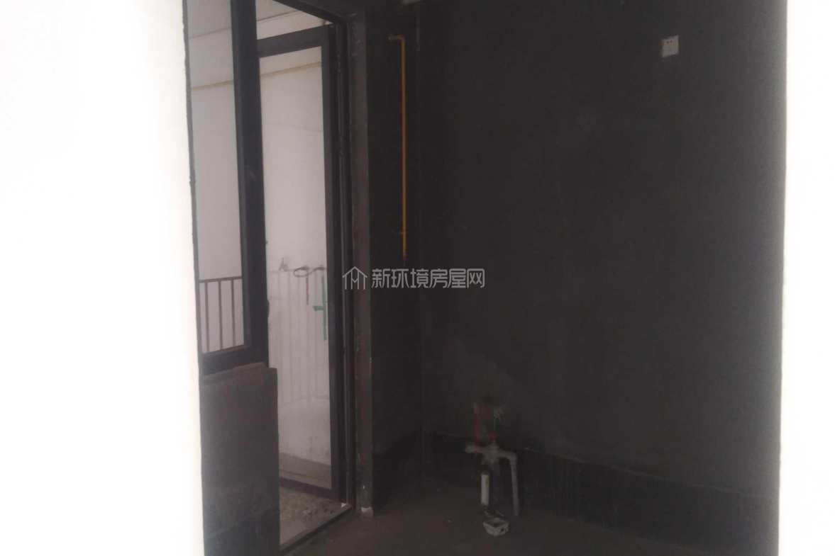 保利心语花园二期  5室2厅2卫    455.0万客厅