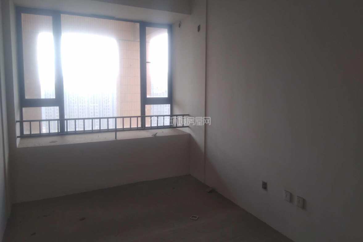 保利心语花园二期  5室2厅2卫    455.0万客厅