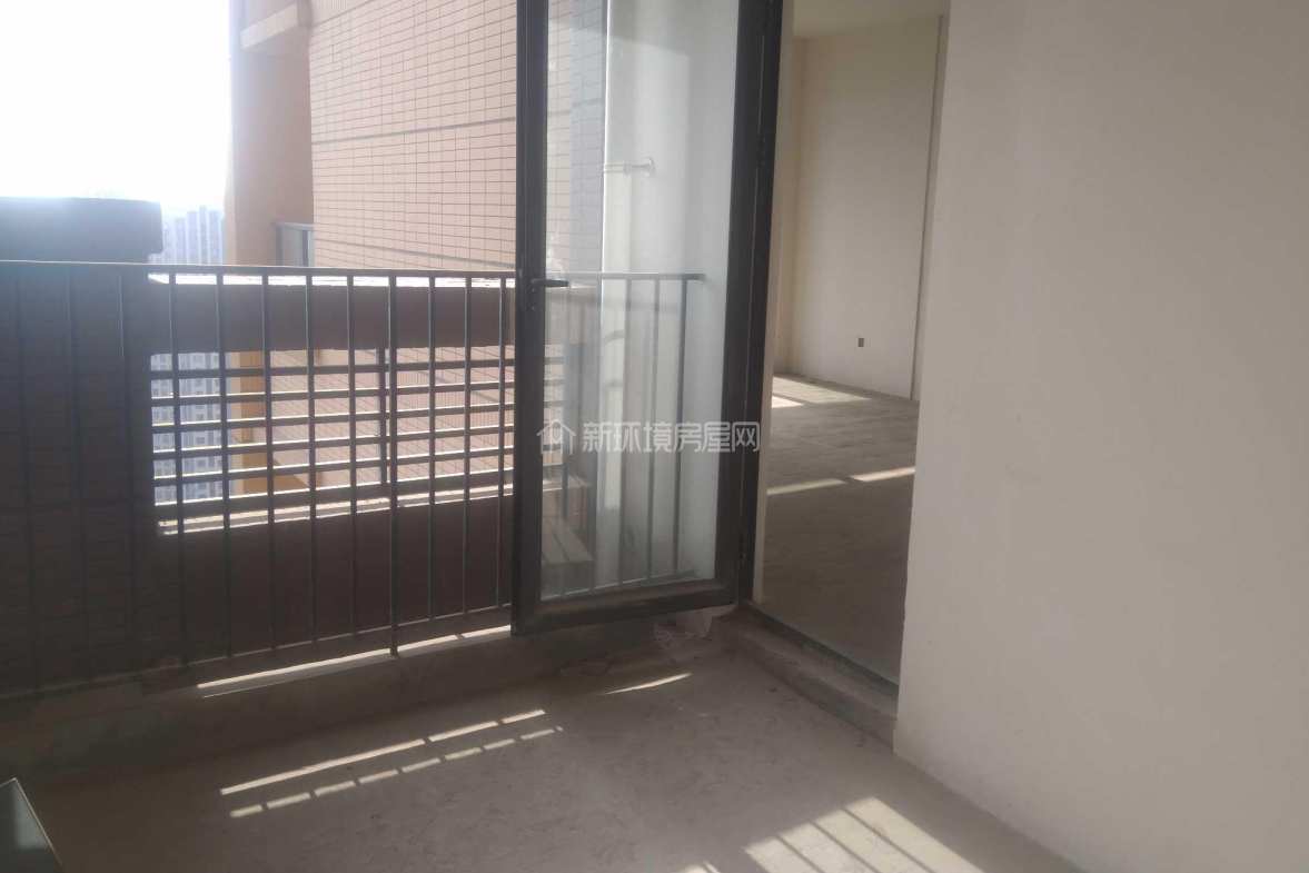 保利心语花园二期  5室2厅2卫    455.0万客厅