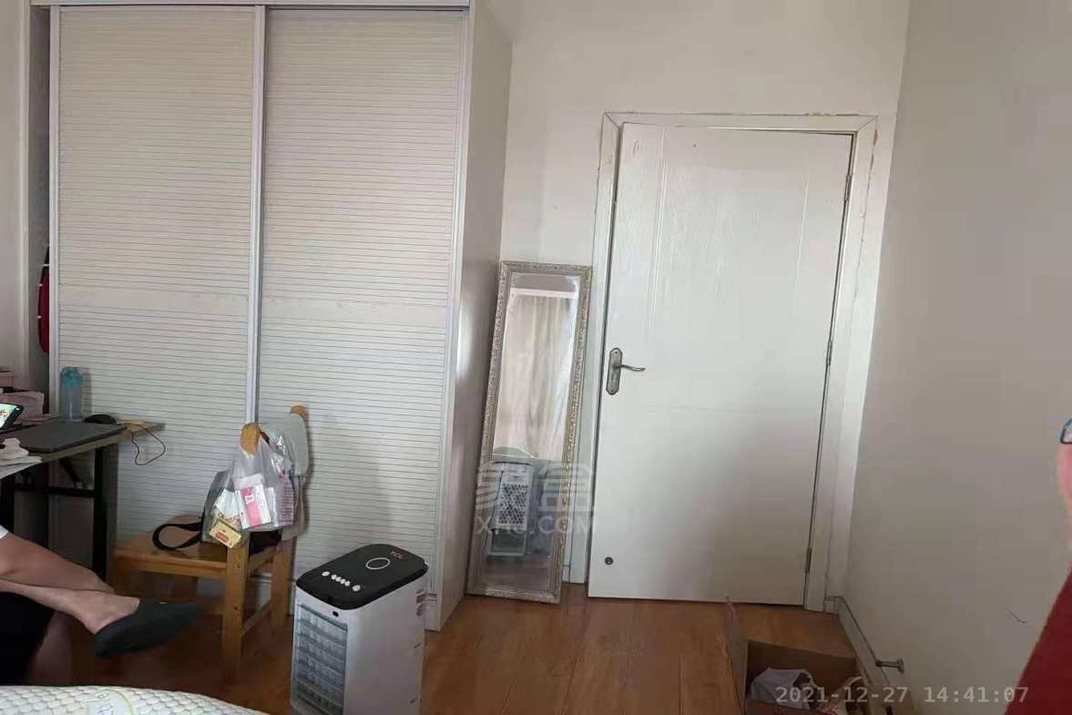 中央皇庭  4室2厅2卫   1900.00元/月户型图