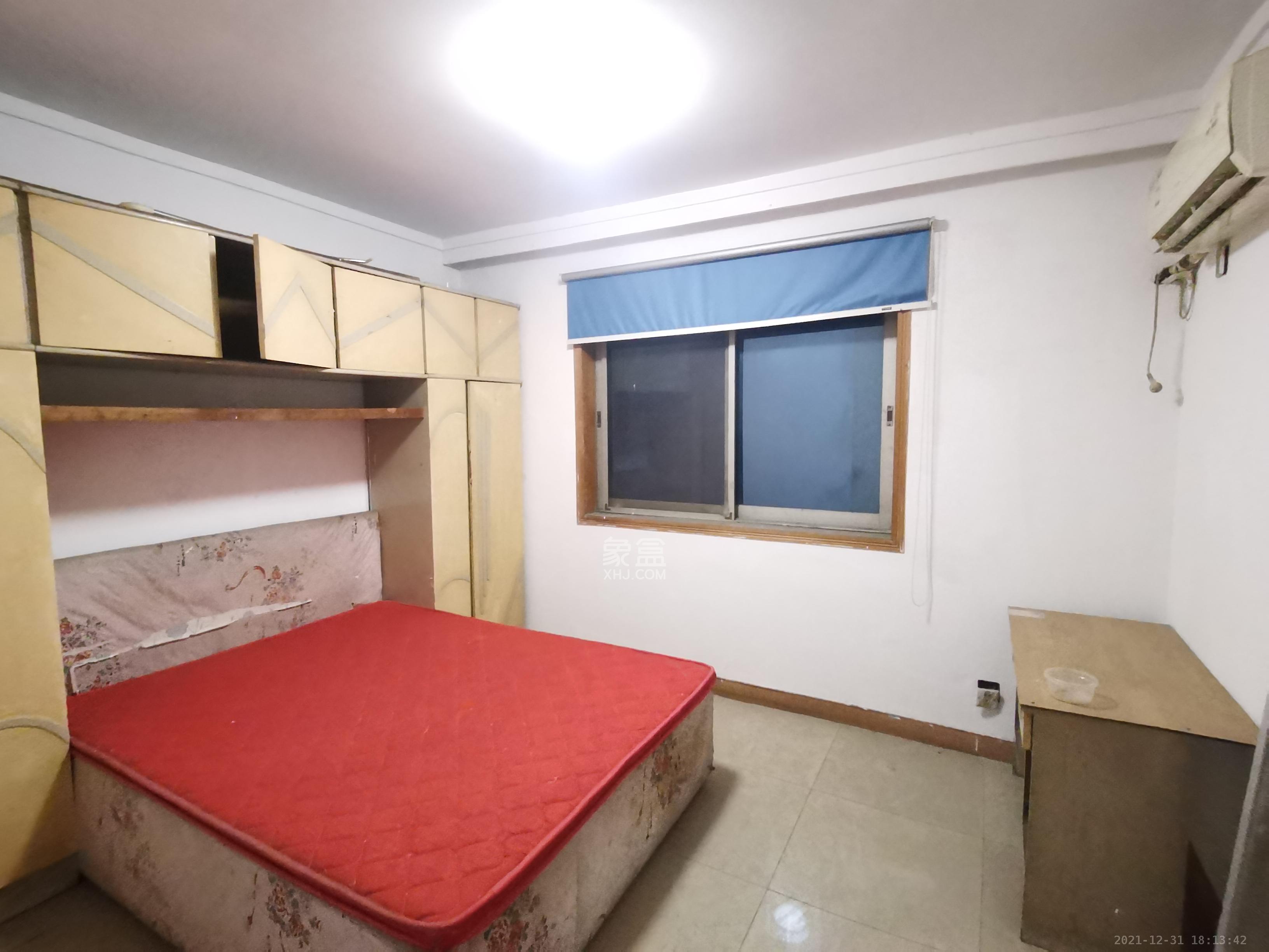 椰林公寓 3室2厅1卫 2000.0元/月