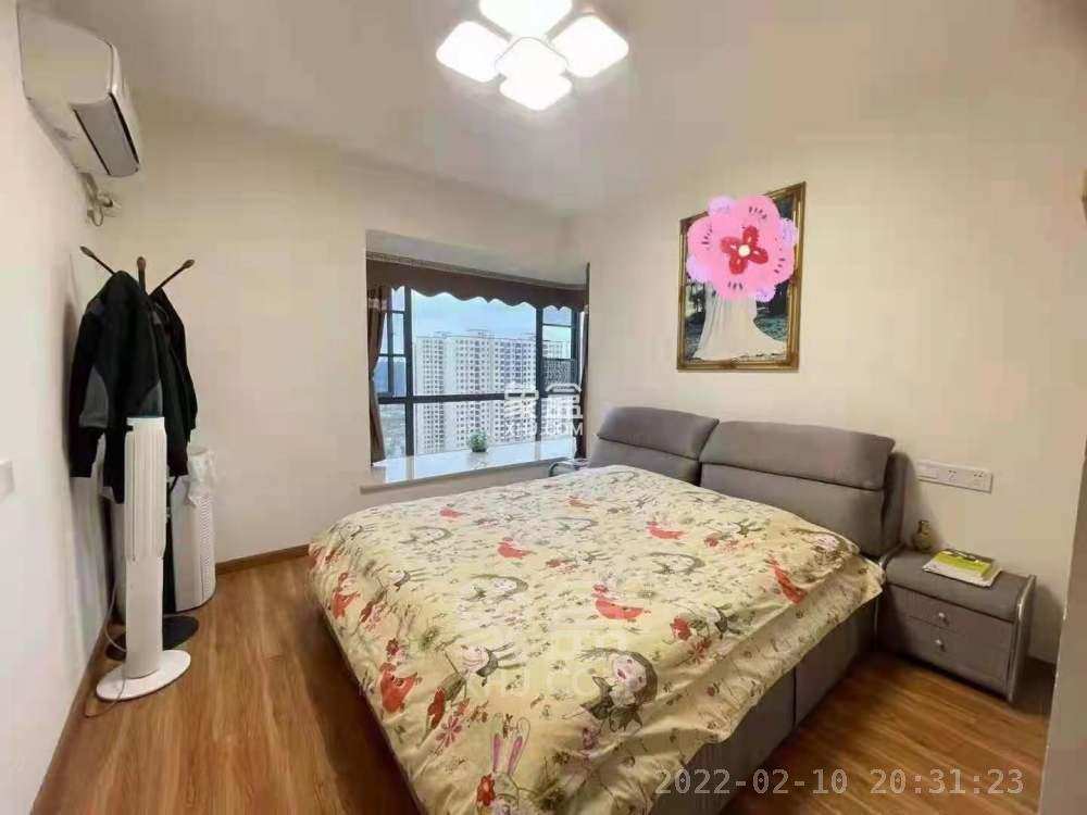 山水洲城华晨第一城  4室2厅2卫    2600.0元/月室内图