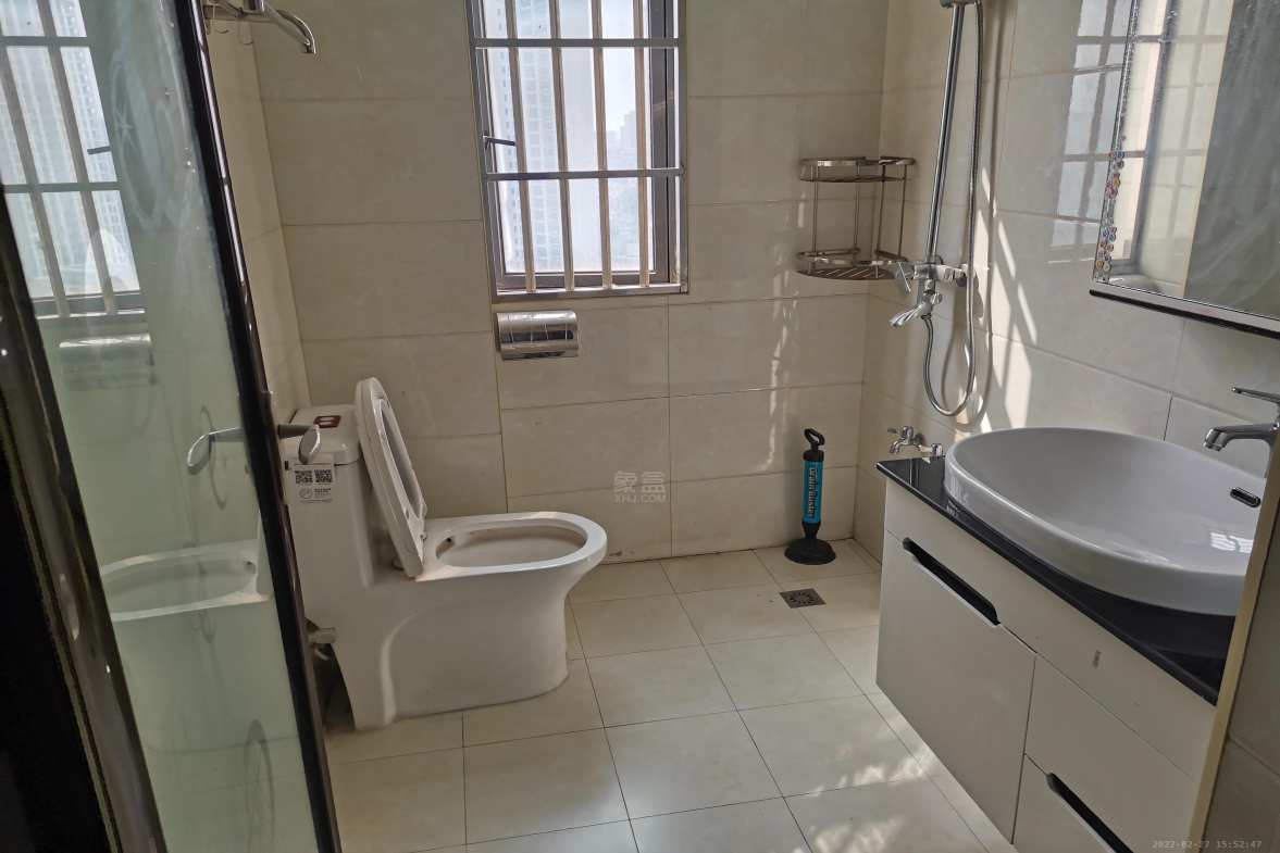 兰天一村 3室2厅2卫 2100.0元/月 兰天一村 3室2厅2卫 2100.0元/月室内图