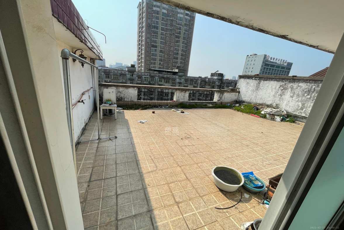 欣安小区  4室2厅1卫   2500.00元/月室内图