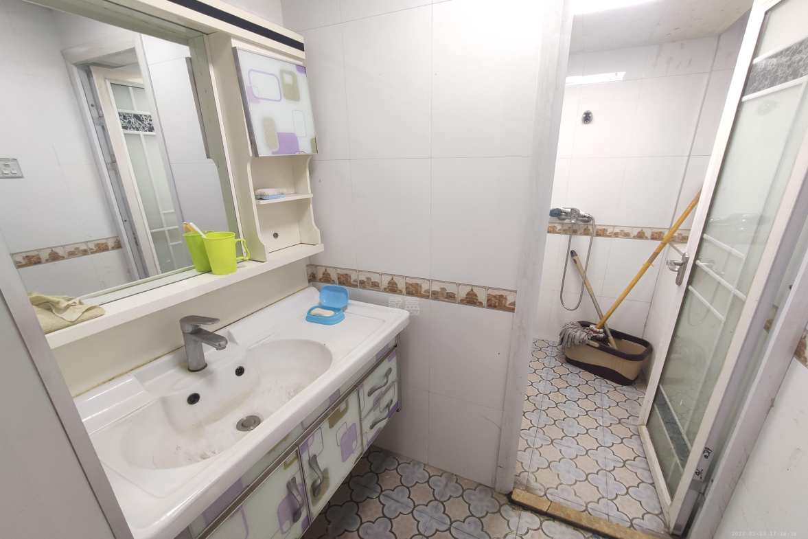 印象华都  3室2厅1卫   1800.00元/月室内图