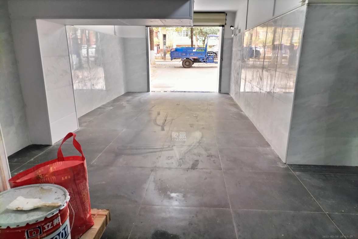 鄱阳小区  1室11厅1卫    1500.0元/月室内图1