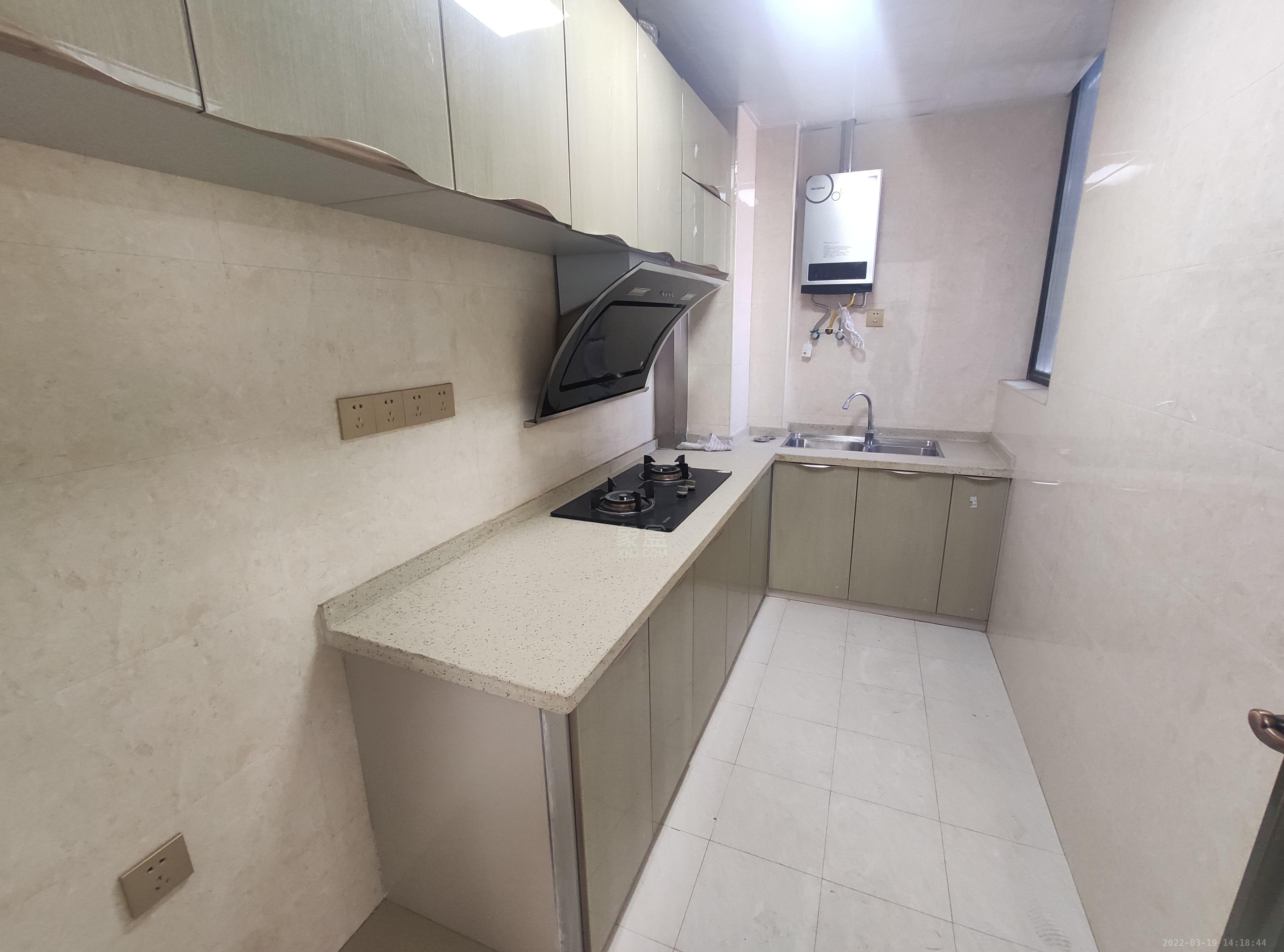 银泰财富广场  2室1厅1卫    1600.0元/月