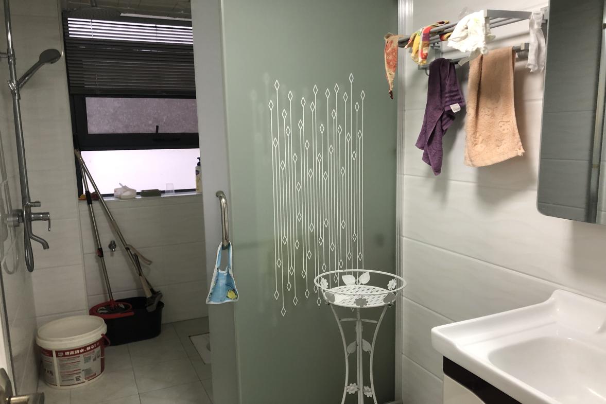 大同沁园  3室2厅2卫    95.0万卫生间