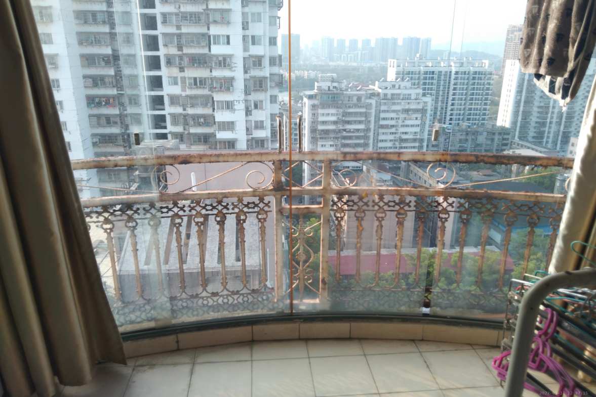 广汇商业广场  3室2厅2卫    2000.0元/月 广汇商业广场  3室2厅2卫    2000.0元/月室内图