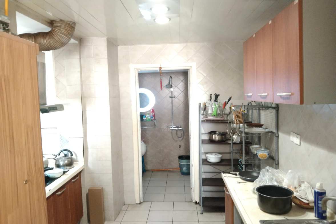 广汇商业广场  3室2厅2卫    2000.0元/月 广汇商业广场  3室2厅2卫    2000.0元/月室内图1