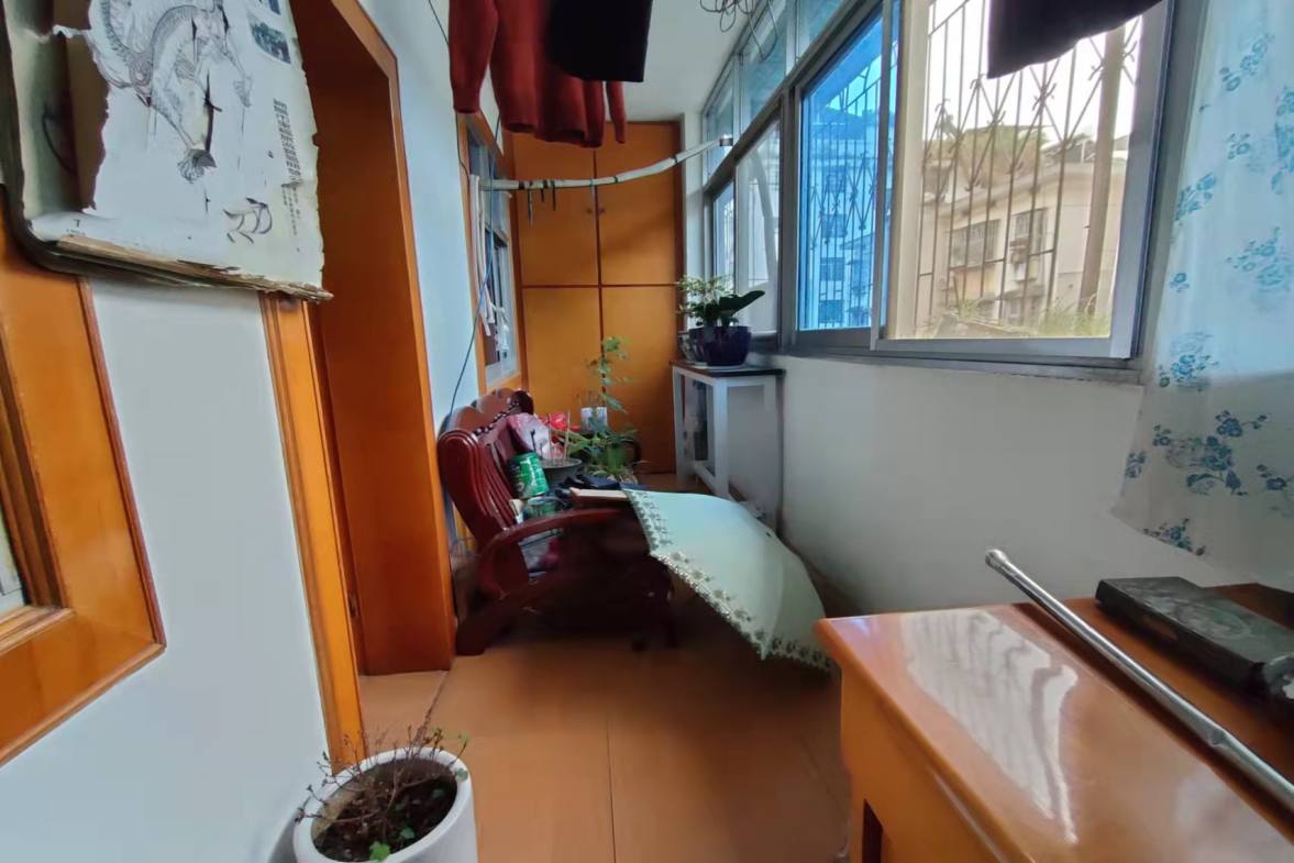 菊苑小区西区  3室2厅1卫    59.8万卧室