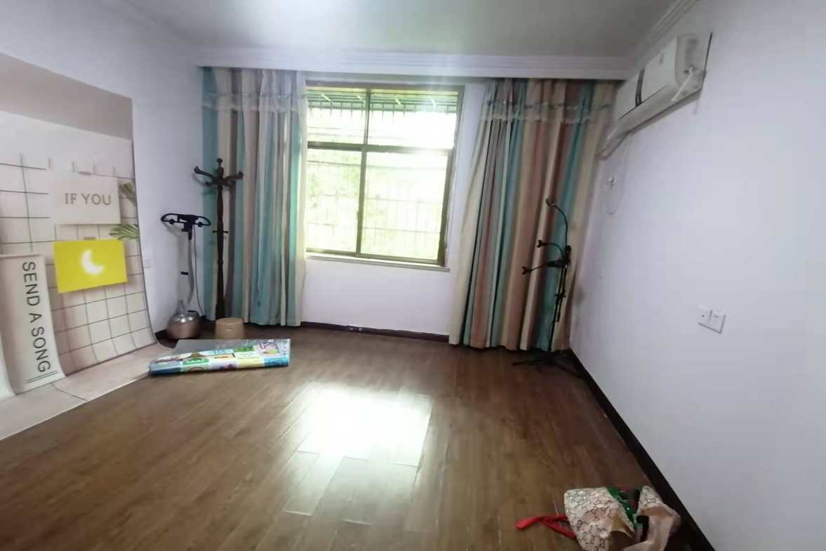东方银座  3室2厅2卫   1800.00元/月室内图