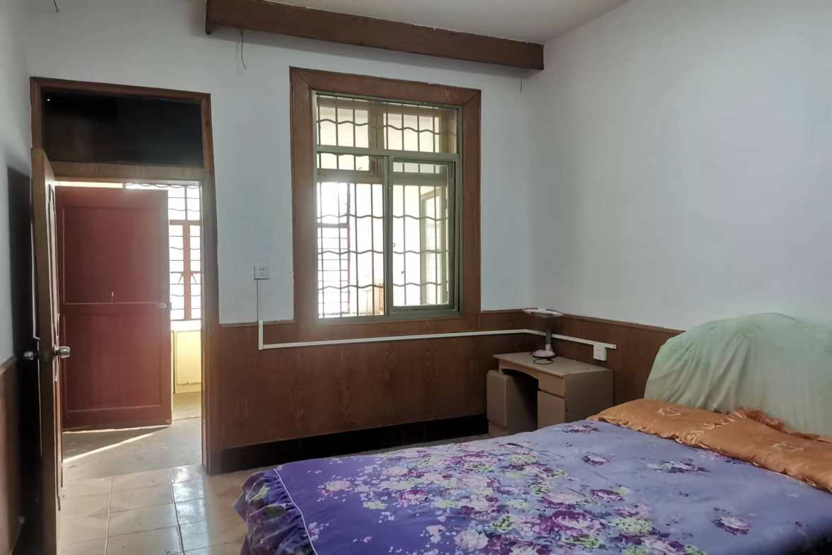 索桥居委会  3室1厅1卫    16.8万 索桥居委会  3室1厅1卫    16.8万卧室