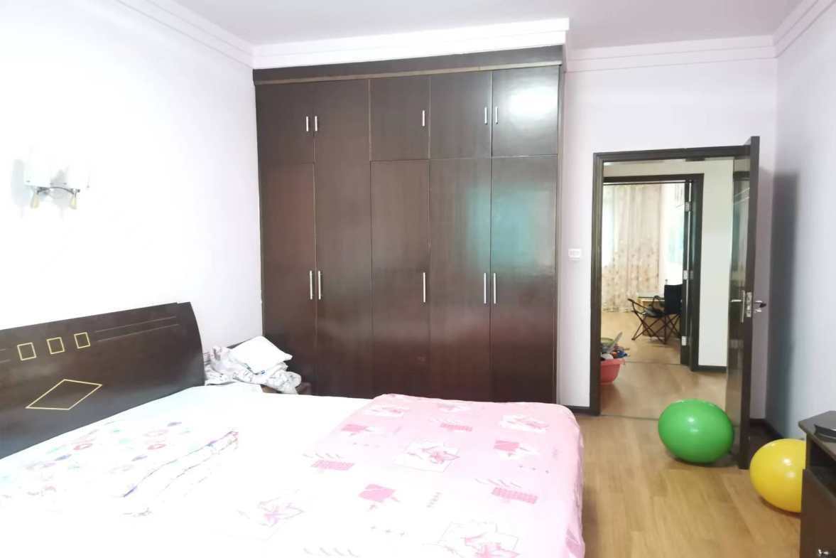 大同山庄  3室2厅1卫    53.8万卧室