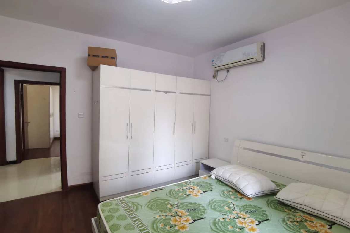 南湖国际4期  2室1厅1卫    2300.0元/月 南湖国际4期  2室1厅1卫    2300.0元/月室内图