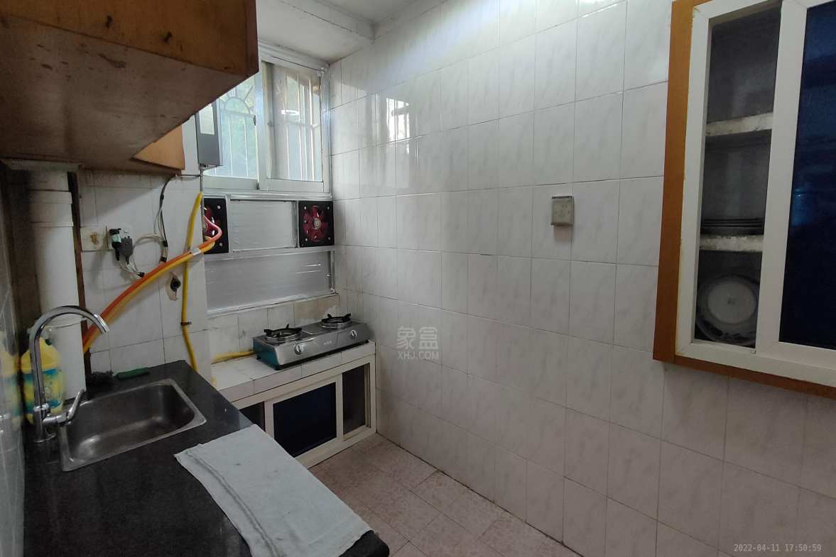 市二中单位房 3室2厅2卫 1400.0元/月 市二中单位房 3室2厅2卫 1400.0元/月室内图