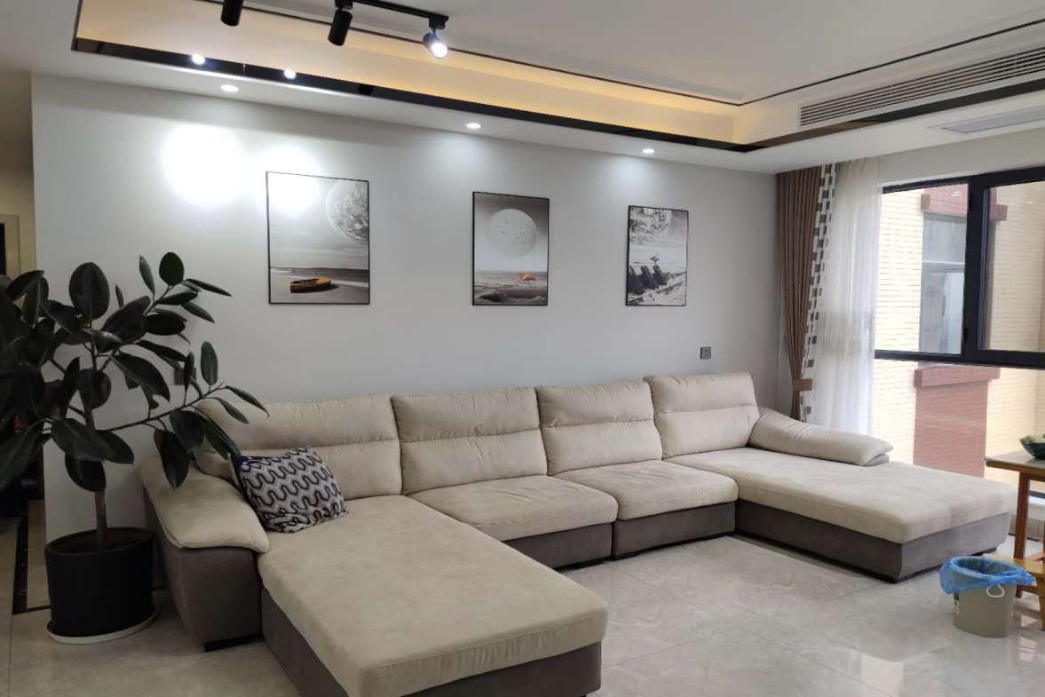 诚信书香苑  3室2厅2卫    99.8万 诚信书香苑  3室2厅2卫    99.8万客厅