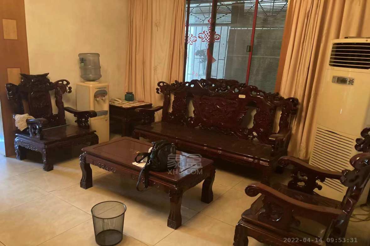 庆云山庄(里面有石塘冲) 3室1厅1卫 1300.00元/月 庆云山庄(里面有石塘冲) 3室1厅1卫 1300.00元/月室内图