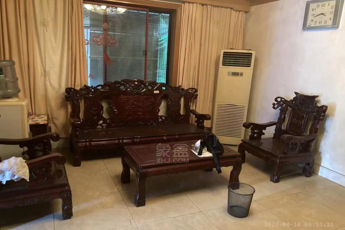 庆云山庄(里面有石塘冲) 3室1厅1卫 1300.00元/月 庆云山庄(里面有石塘冲) 3室1厅1卫 1300.00元/月室内图