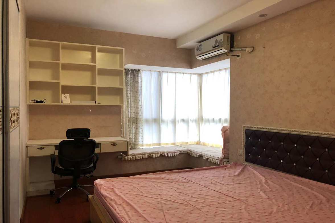 长河广场(待清理) 3室2厅1卫 2300.0元/月 长河广场(待清理) 3室2厅1卫 2300.0元/月室内图