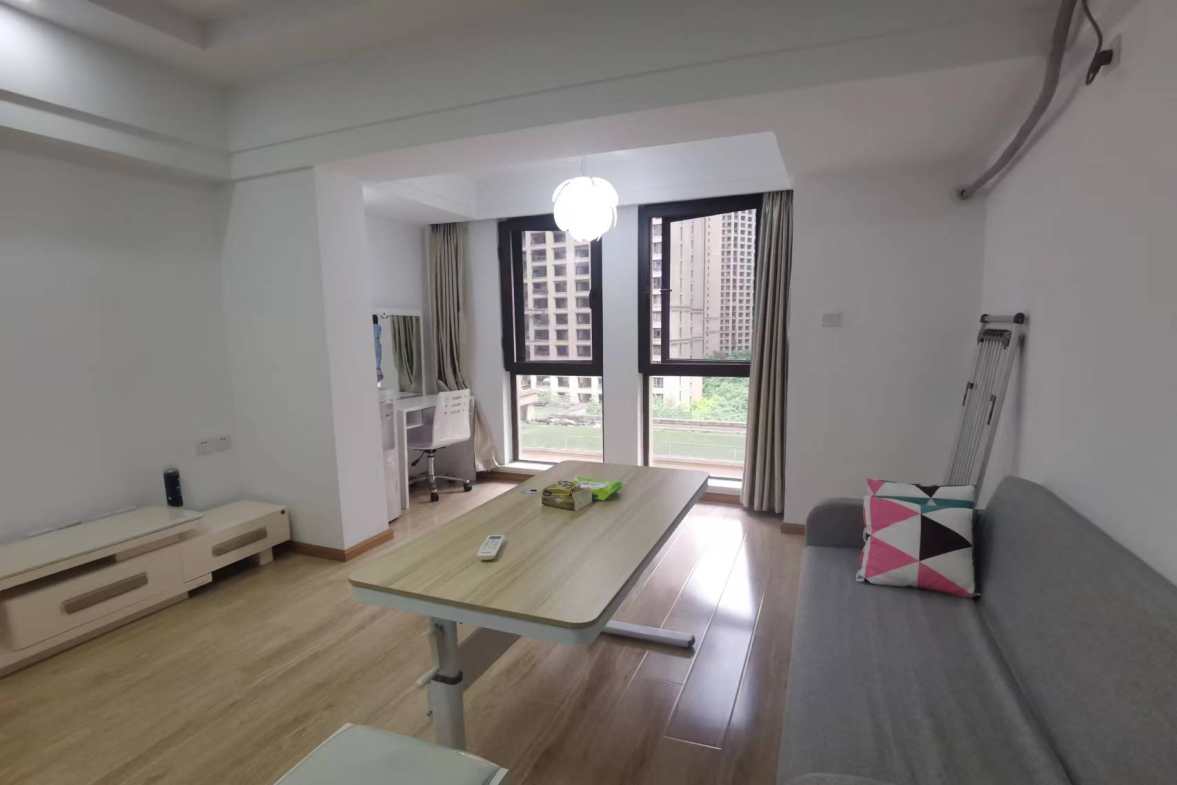 南湖国际4期 1室1厅1卫 1700.00元/月 南湖国际4期 1室1厅1卫 1700.00元/月室内图